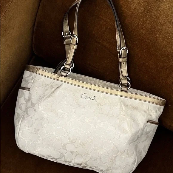 Coach Beige Signature Pattern Bag - Picture 3 of 6